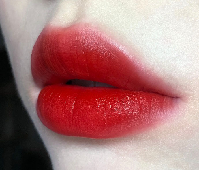 3ce是哪个品牌旗下的化妆品,3ce是口红吗价格贵不贵