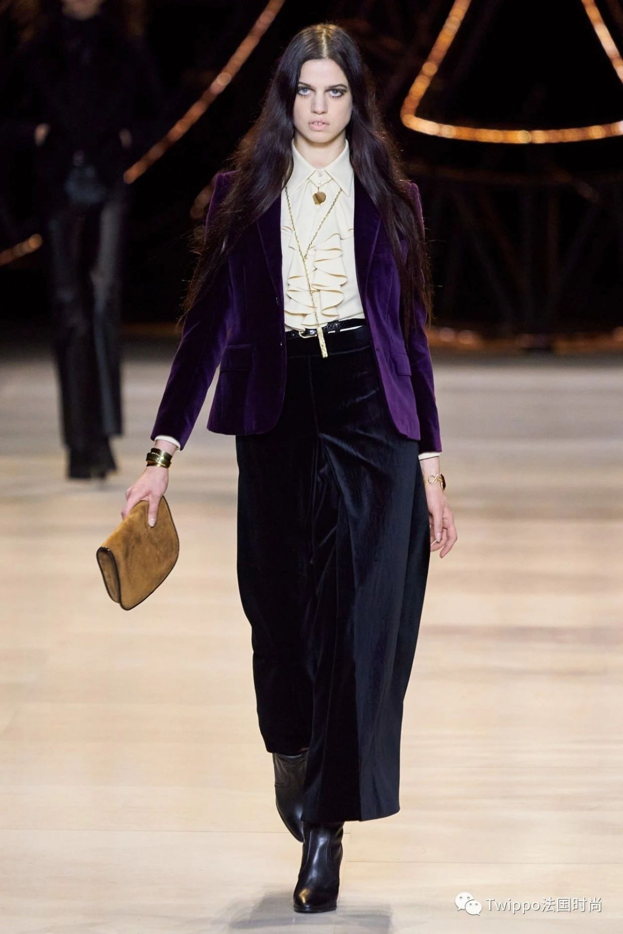 2020秋冬巴黎时装周givenchy秀场 (jacquemus 2020巴黎时装周秀场)