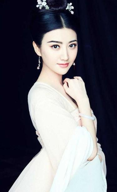 景甜的十年演艺之路,景甜2017年人气爆表势头强劲