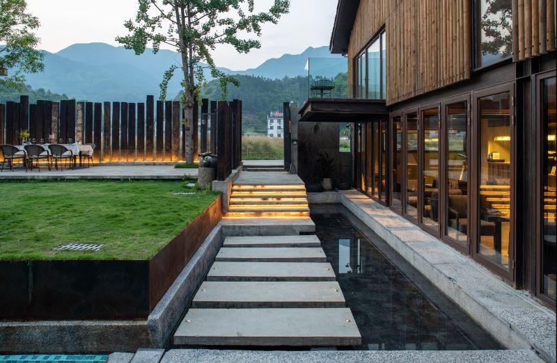 臻选人文度假品牌开山之作，惊艳问世，与月途看尽婺源千面之美