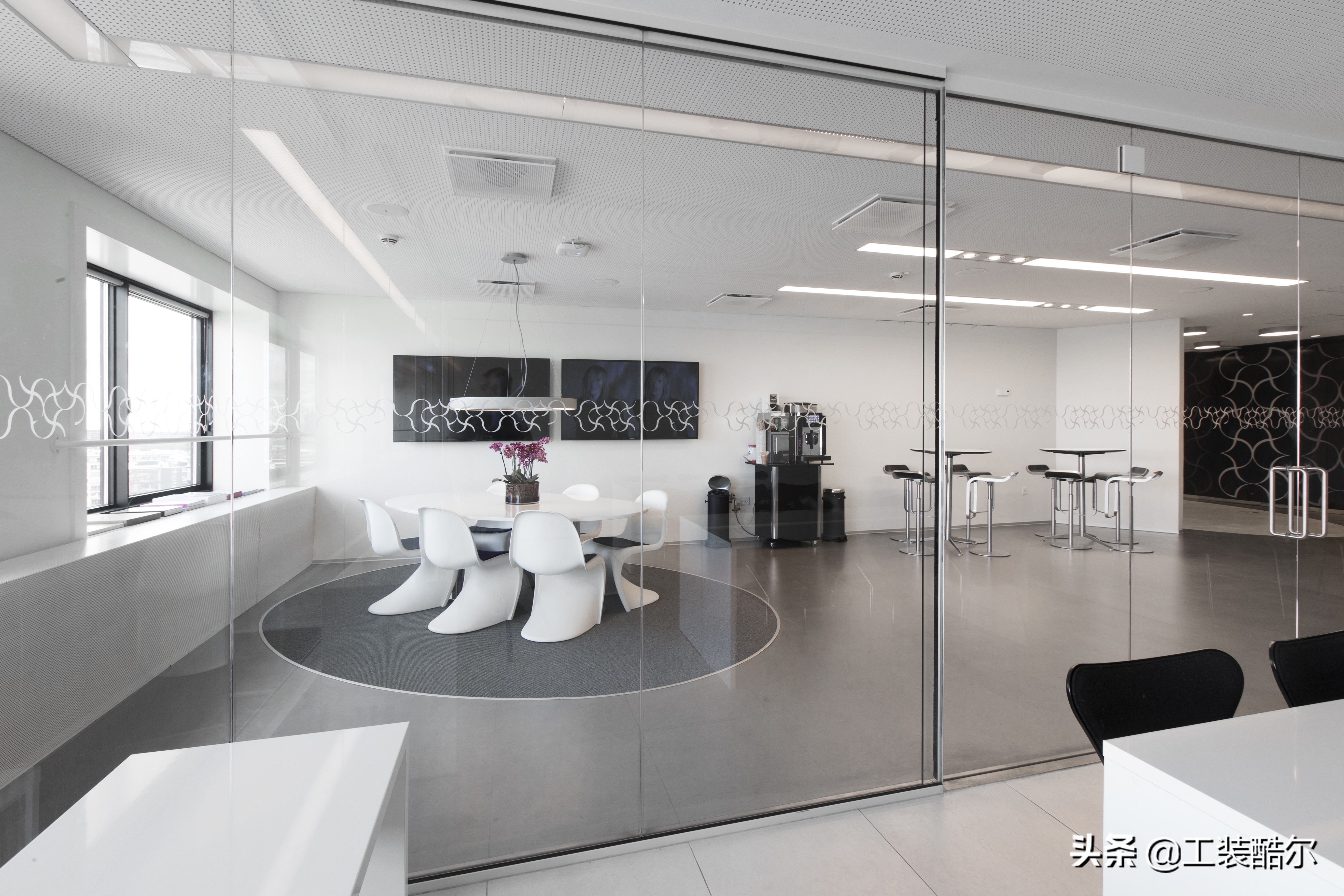 欧莱雅loreal嗨企专卖店橱窗,巴黎欧莱雅loreal