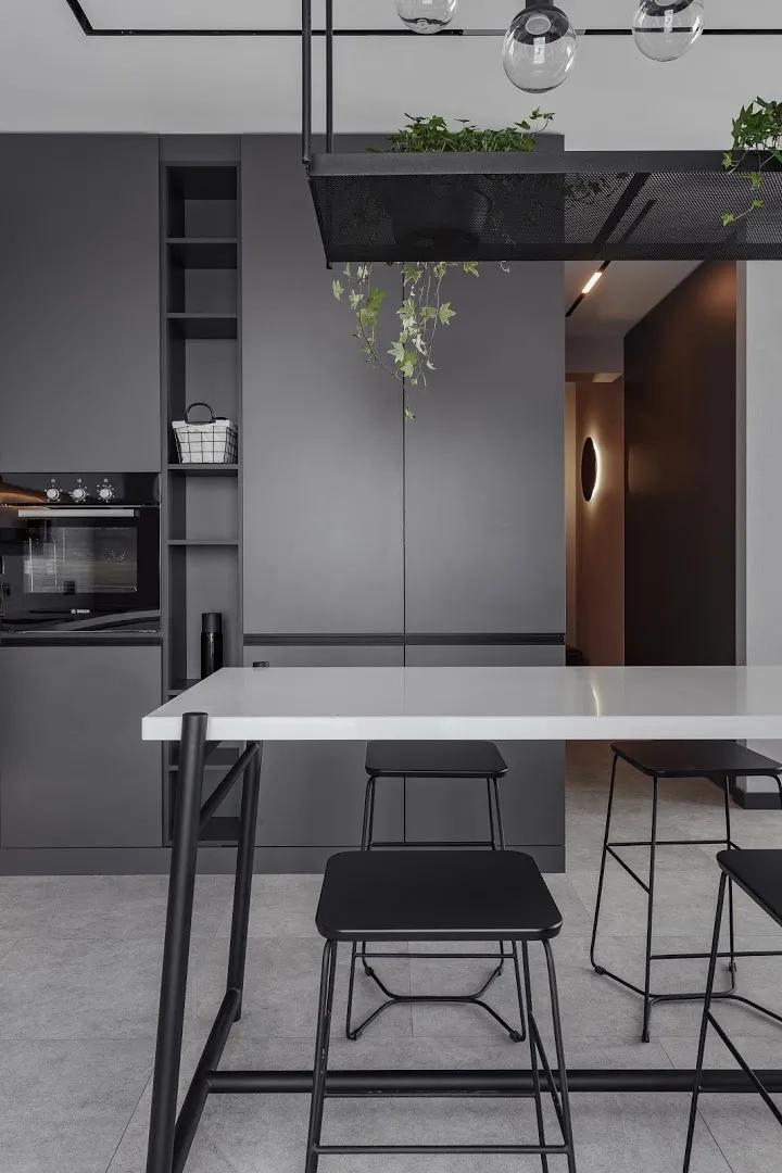 有宁静的灰有饱满的赤陶土色，让平衡元素覆盖全屋