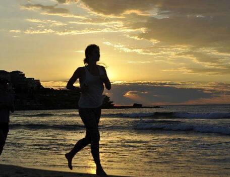 每个人患癌风险高达36%,识别12个癌症早期信号能救命