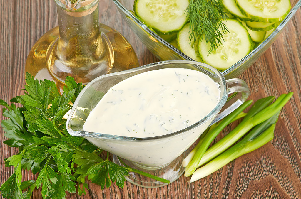 25岁女子呕吐不止,女性无明显诱因反胃呕吐