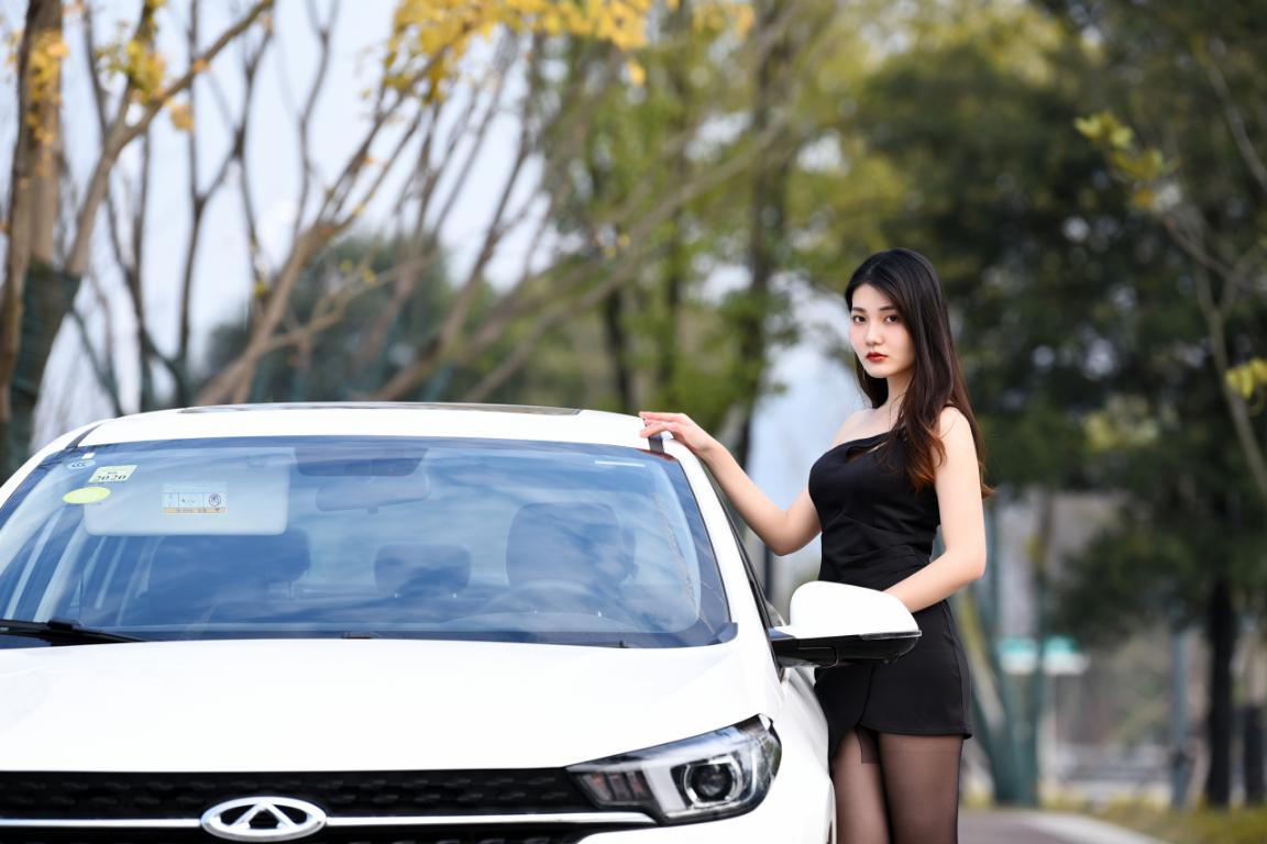 性感女神来袭，看小艾如何低档黑丝长腿的极致诱惑