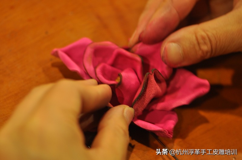 衣服配饰胸针高级感,高级定制时装发布会视频