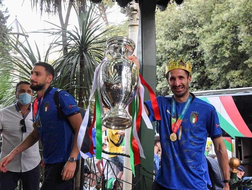 意大利带着德劳内杯回家,意大利带奖杯回罗马