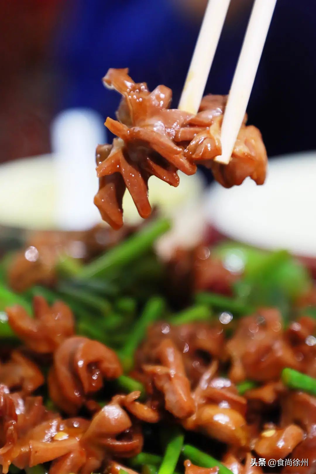 很多人从这家夫妻馆子认识徐州菜，芝麻鸡、沸腾鱼爆辣爆好吃