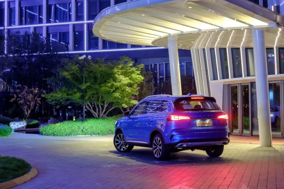 荣威rx5max1.5自动智能座舱豪华版,荣威rx5plus与荣威rx5max的区别