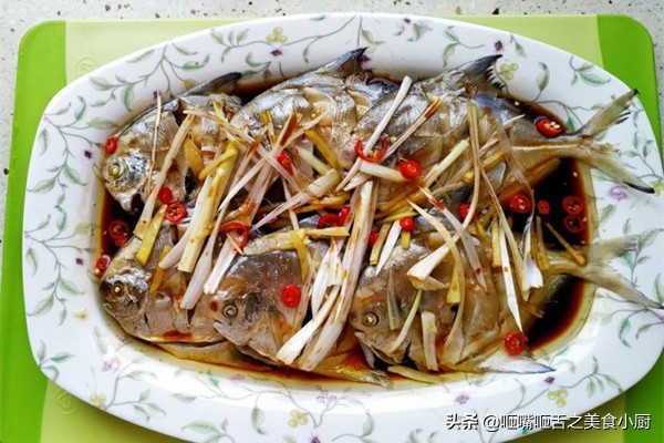 清蒸鲳鱼肉质鲜嫩营养价值高,美食不可辜负家常菜清蒸鲳鱼
