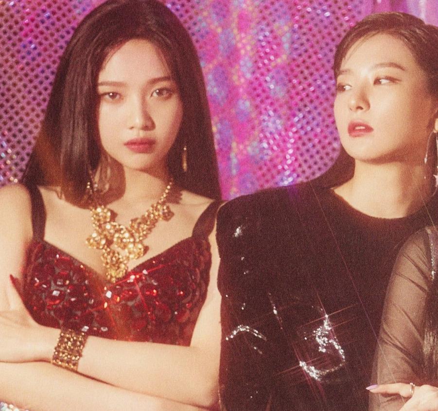 joy姜涩琪舞台对视,姜涩琪joy跳舞对视