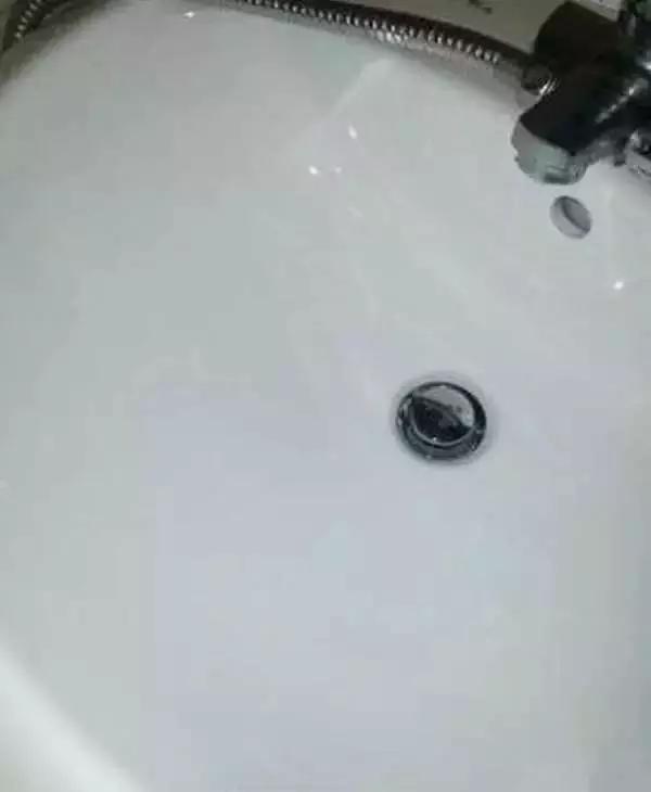 一招教你搞定洗手盆、马桶变黄