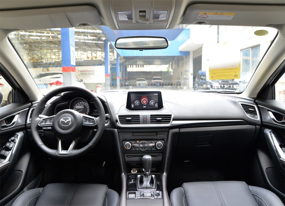 新款马3试驾,新马自达3试驾视频1.5手动挡