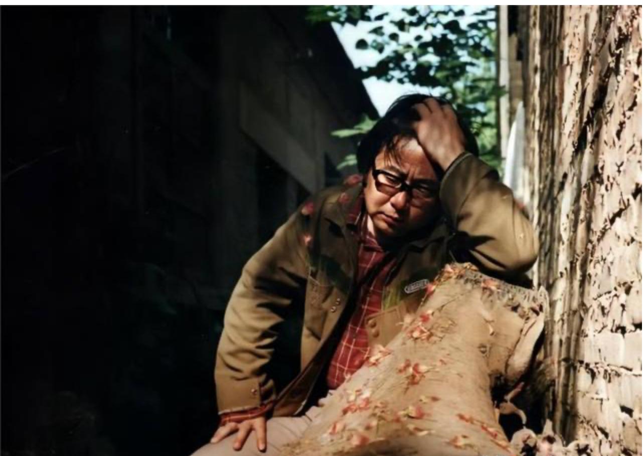 路遥谈贾平凹哭了,贾平凹评价路遥经济困难