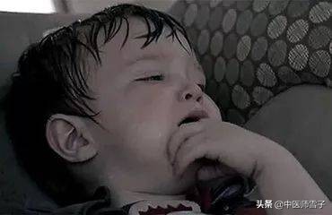 宝宝每次睡着背后都汗湿,小孩汗多睡觉头发都是湿的