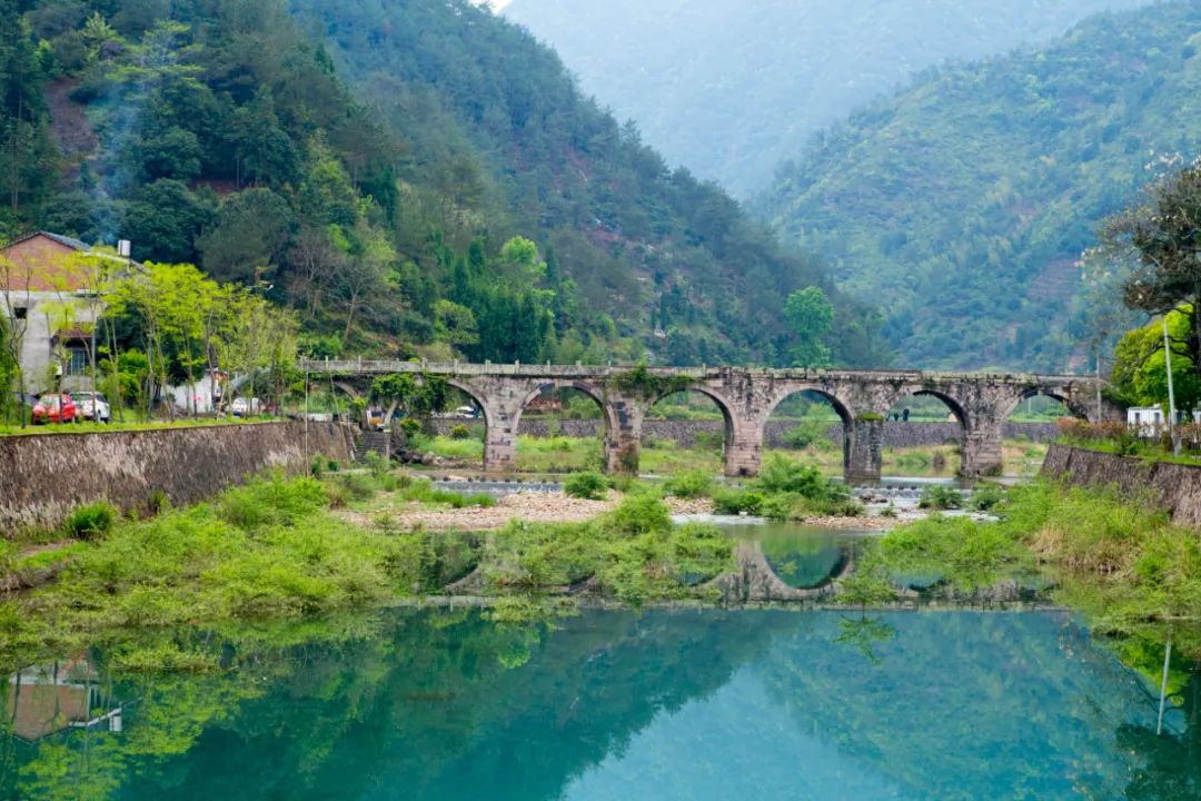 探访悬崖峭壁,大峡谷绝壁长廊