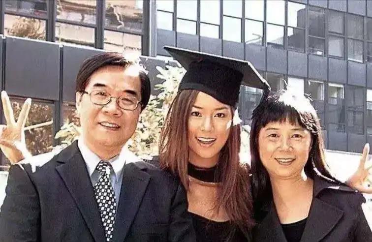 14岁出道，24岁退圈嫁入豪门，10年生4胎的徐子淇，如今过得怎样