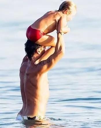 贝克汉姆谈梅西c罗,梅西和c罗贝克汉姆谁厉害