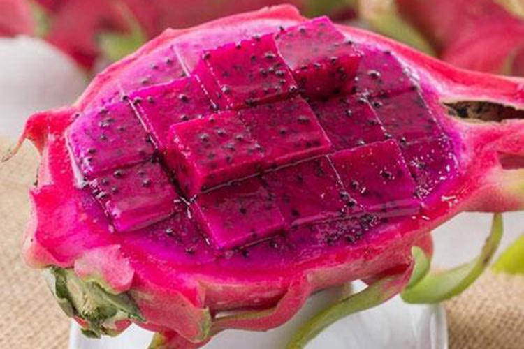 红心火龙果便宜还是白心便宜,买火龙果跟苹果