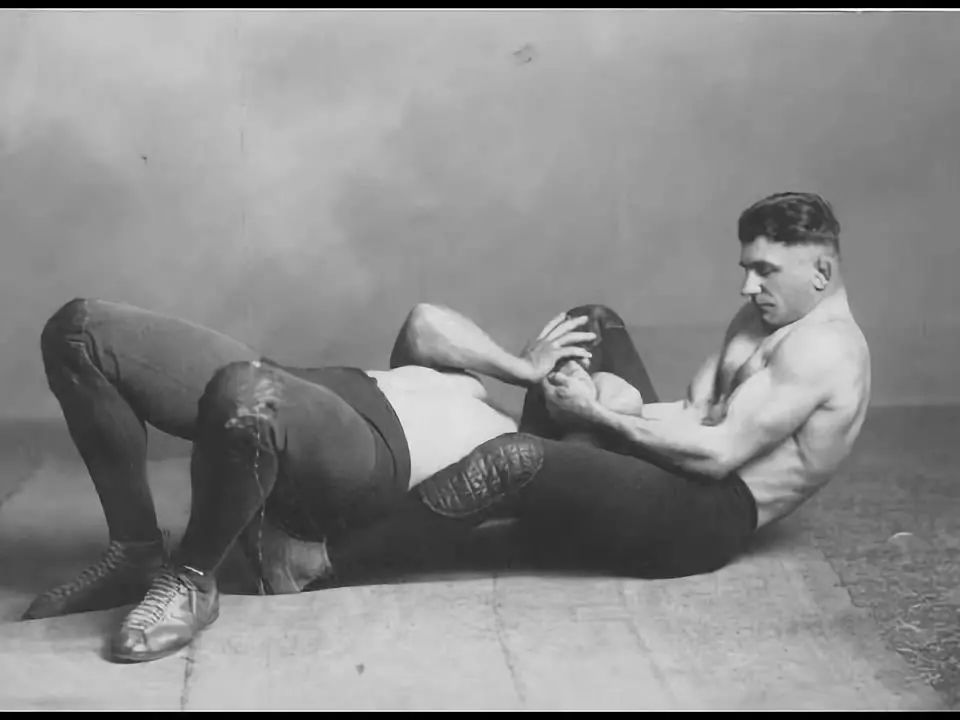 凶狠的高难度格斗术一招晕厥对手,格斗游戏中既离谱又猥琐的技能