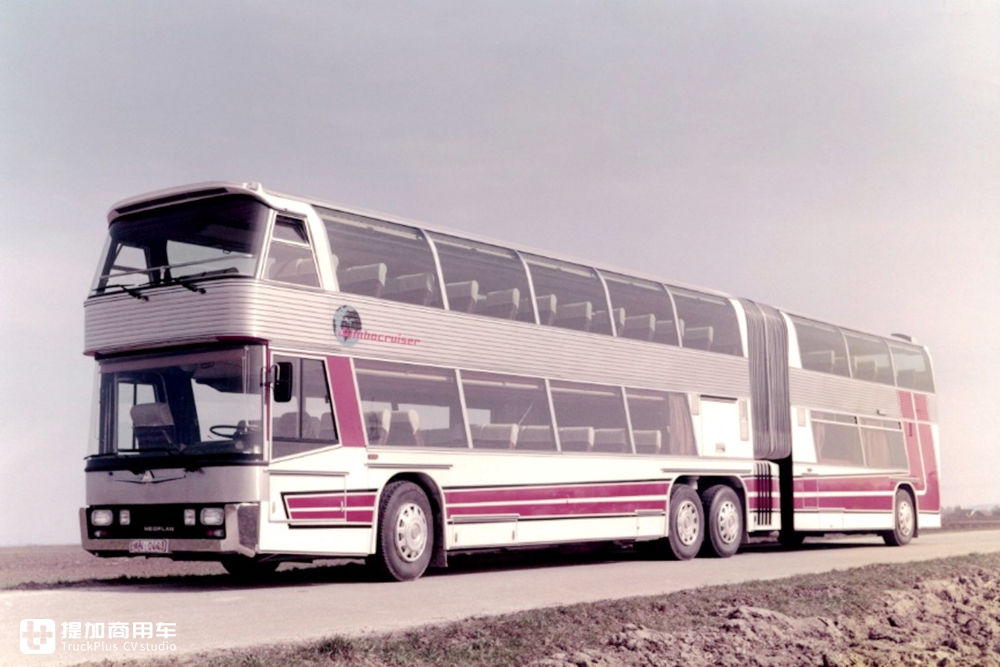 一汽二汽卡车底盘改造，80年代特火的铰接公交，现在为啥没有了？