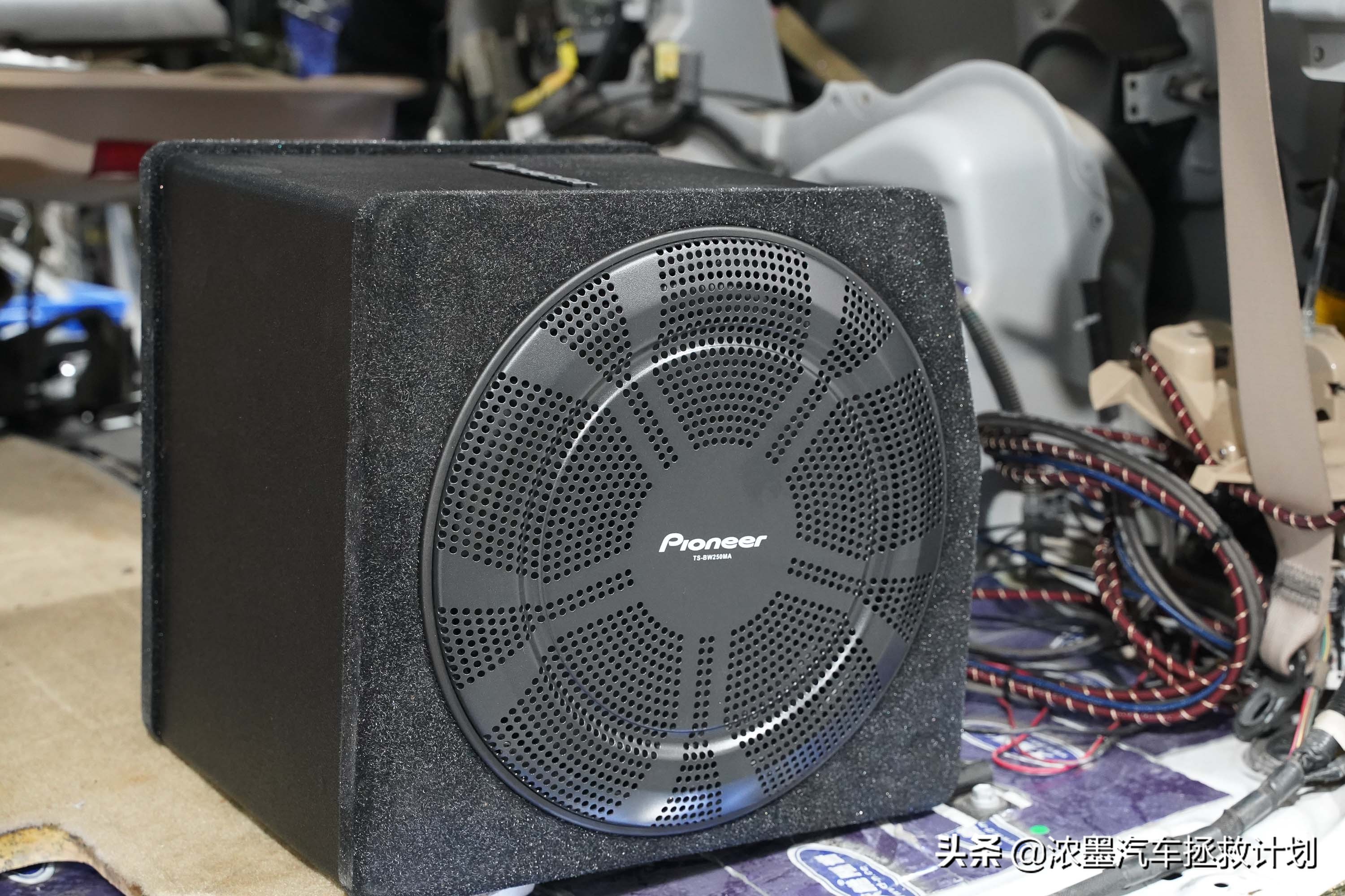 丰田霸道酷路泽带你翻山越岭,丰田兰德酷路泽低速4驱越野模式