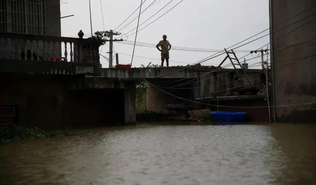 天灾无情人有情感谢亲人们的帮忙,天灾无情人有情八方携手共渡难关