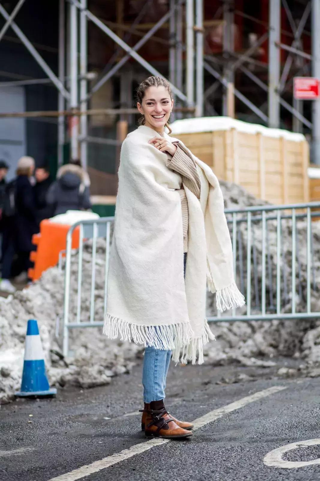 围巾怎么挑选适合自己的,买围巾又好看又简单