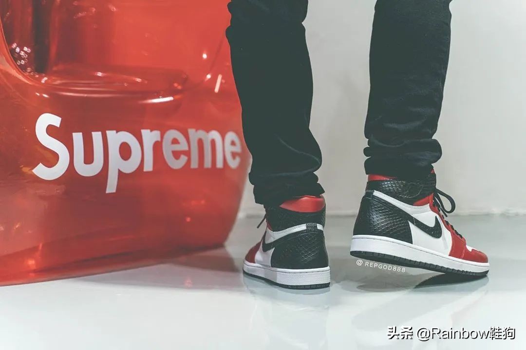 aj1芝加哥ow的鞋标真的容易断吗,aj1蛇纹芝加哥女款和男款包边