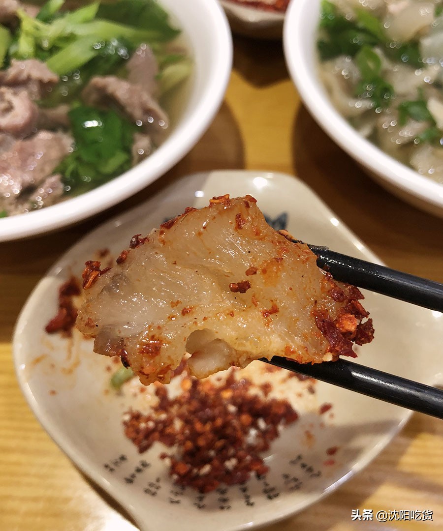 跷脚牛肉都包括啥？牛舌、腰片、脑花、蹄筋儿、脊髓、脆肠、黄喉