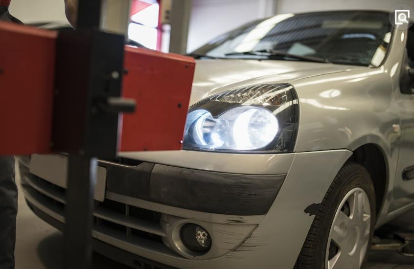 汽车大灯发黄清洗的最好方法,汽车大灯发黄清洗小妙招