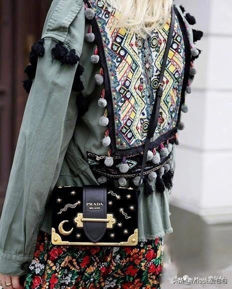 第18只包｜PradaCahier：不只是穿Prada的女王，更是你的月光宝盒