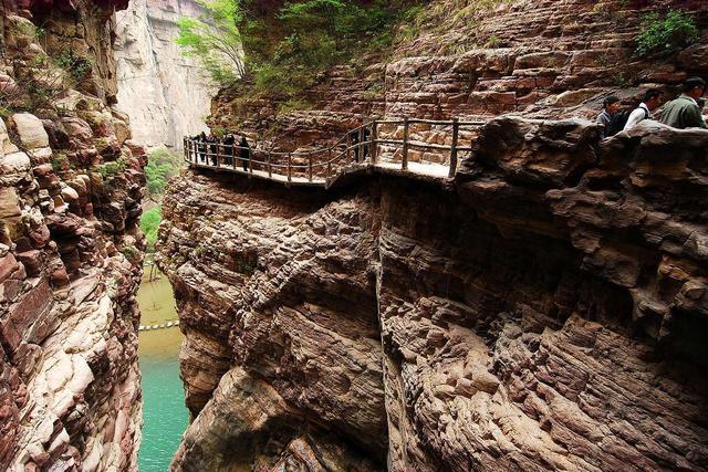 官方回应雪乡15元烤肠明码标价,郭亮村明码标价