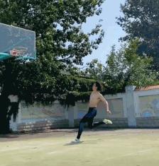 篮球扣篮大神乔丹,篮球之神乔丹90度三分