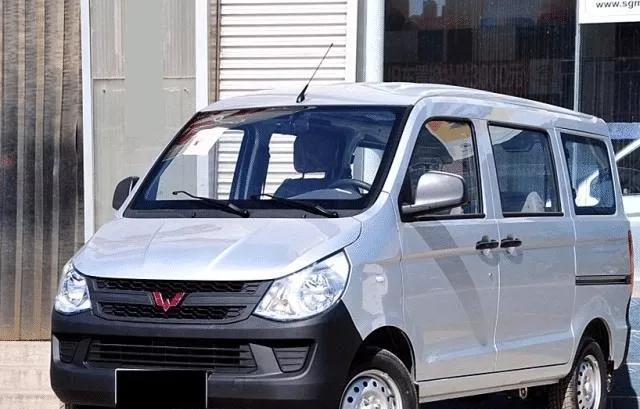 五菱之光自动挡车怎么样,家用五菱宏光大众polo对比