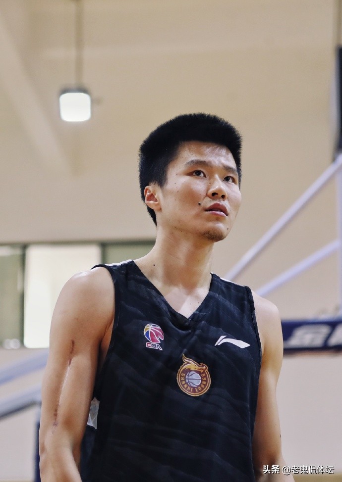 回忆1982天前66针12钢钉1钢板山东大汉疑吐槽队友不拼