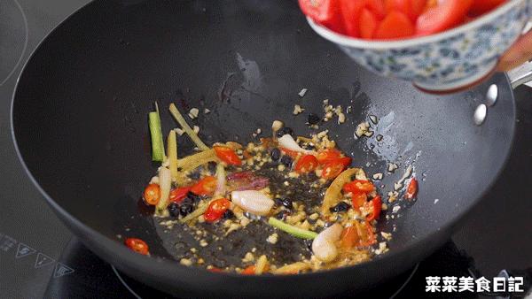 一年卖出70亿！摆摊有它必火，香到城管都要来一碗