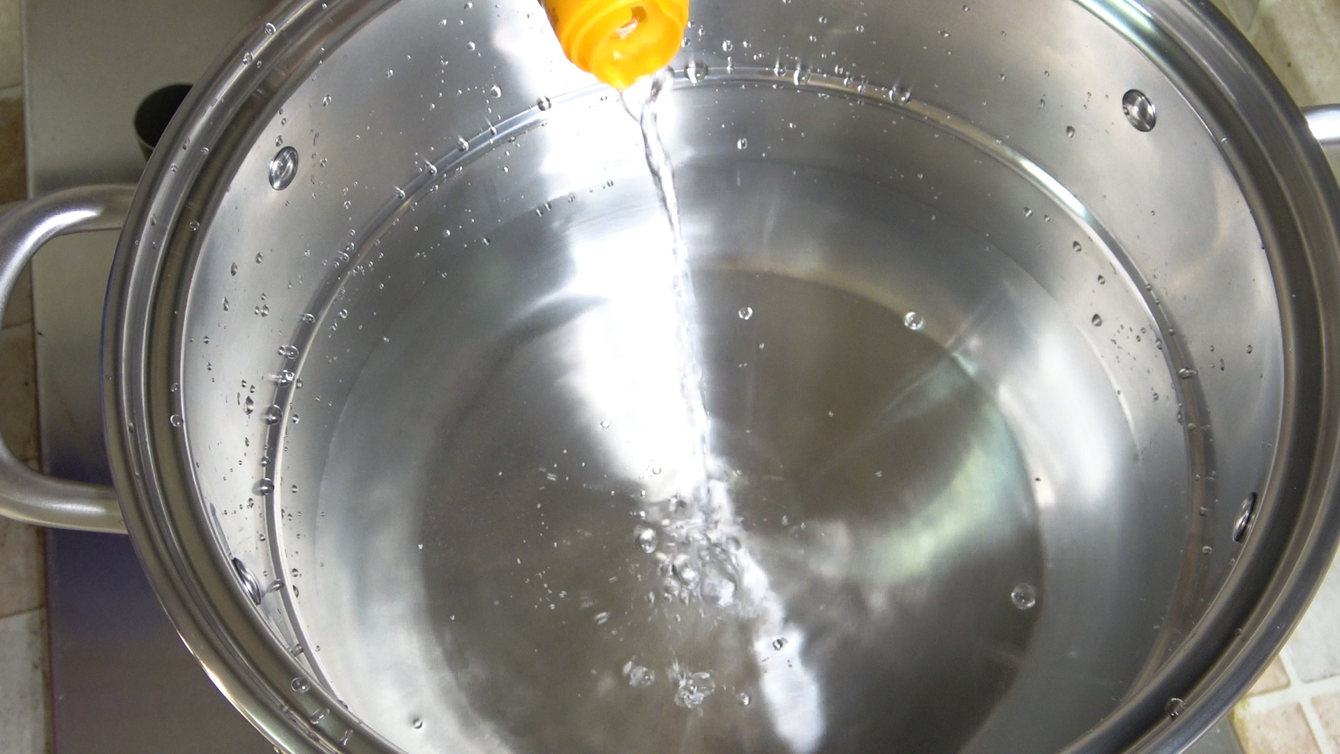 304不锈钢锅蒸锅第一次用怎么开锅,新不锈钢锅的正确保养方法