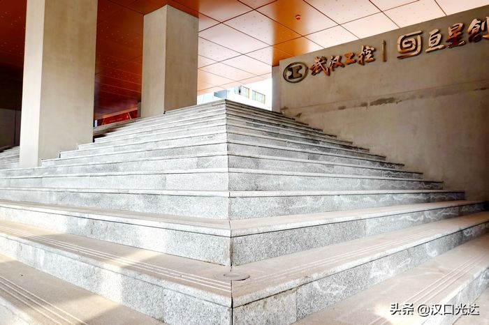 闹市中又一处年轻人文创新乐园——“大智*界无**·空中小镇”