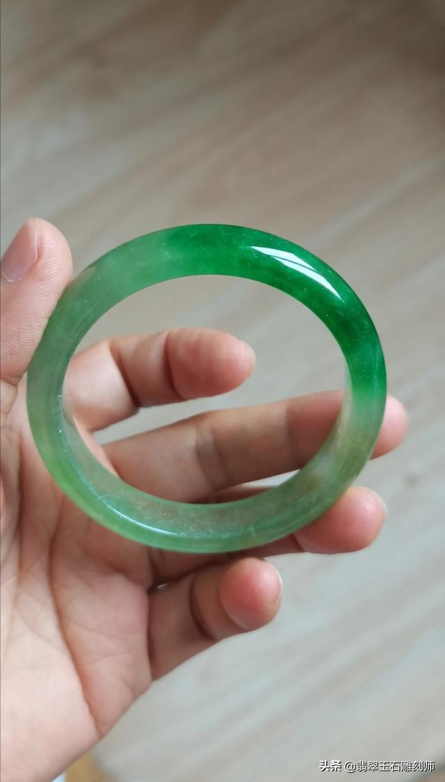 最便宜的翡翠手镯品种,绿货捡漏翡翠手镯