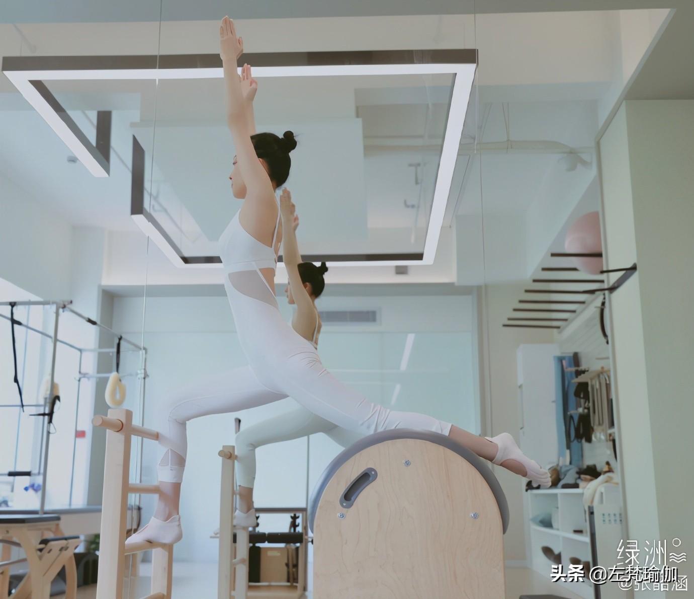 左梵瑜伽：39岁张韶涵用实力告诉你，练瑜伽的人无惧岁月