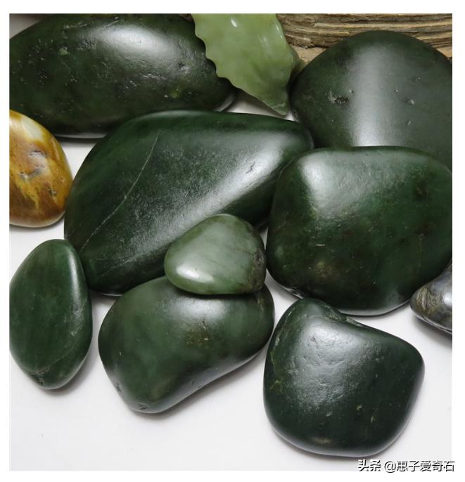 疆内观赏石,高价成交顶级带洞奇石