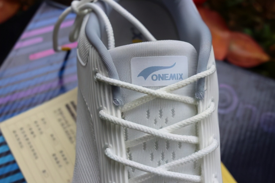 走路轻软跑步双弹颜值时尚，OneMix逍遥游休闲跑鞋实测