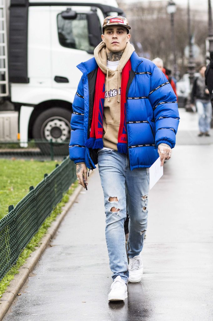 这个冬天很冷需要一件羽绒服,这个季节真的很需要羽绒服暖身