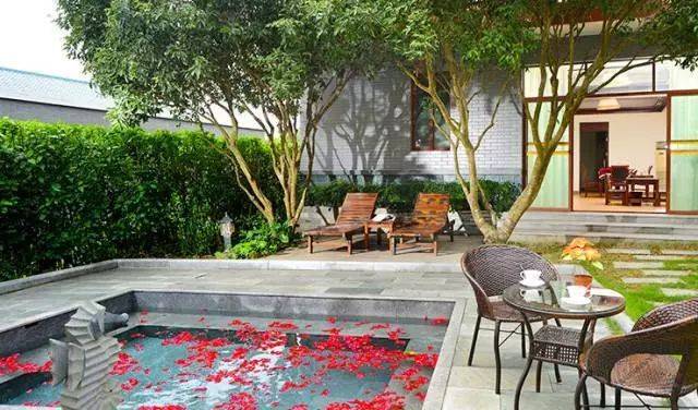 西咸水矿温泉度假村住宅,温泉度假别墅房间带池