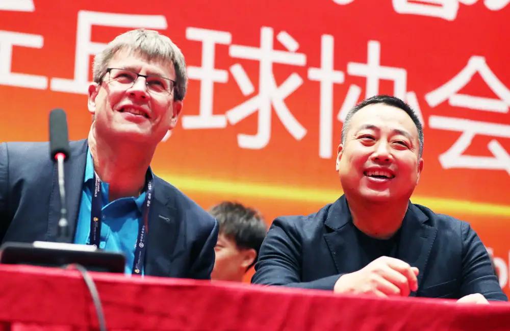 伊藤美诚和刘国梁对比,刘国梁发球对比伊藤美诚