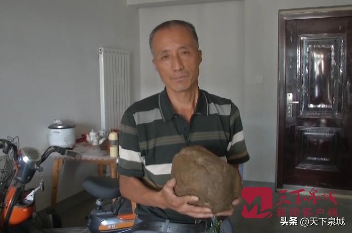 河滩上捡的狗头金,河边捡到超大狗头金