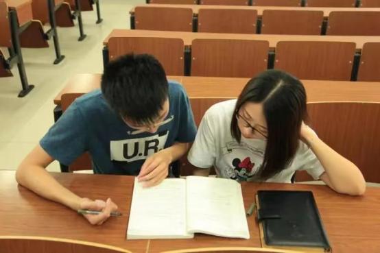 家里没条件考三本还读吗,普通家庭读三本还是大专