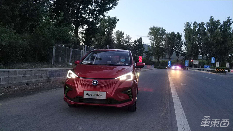 试驾长安新能源奔奔E-Star：高配仅售6.48万可满足市内通勤需求