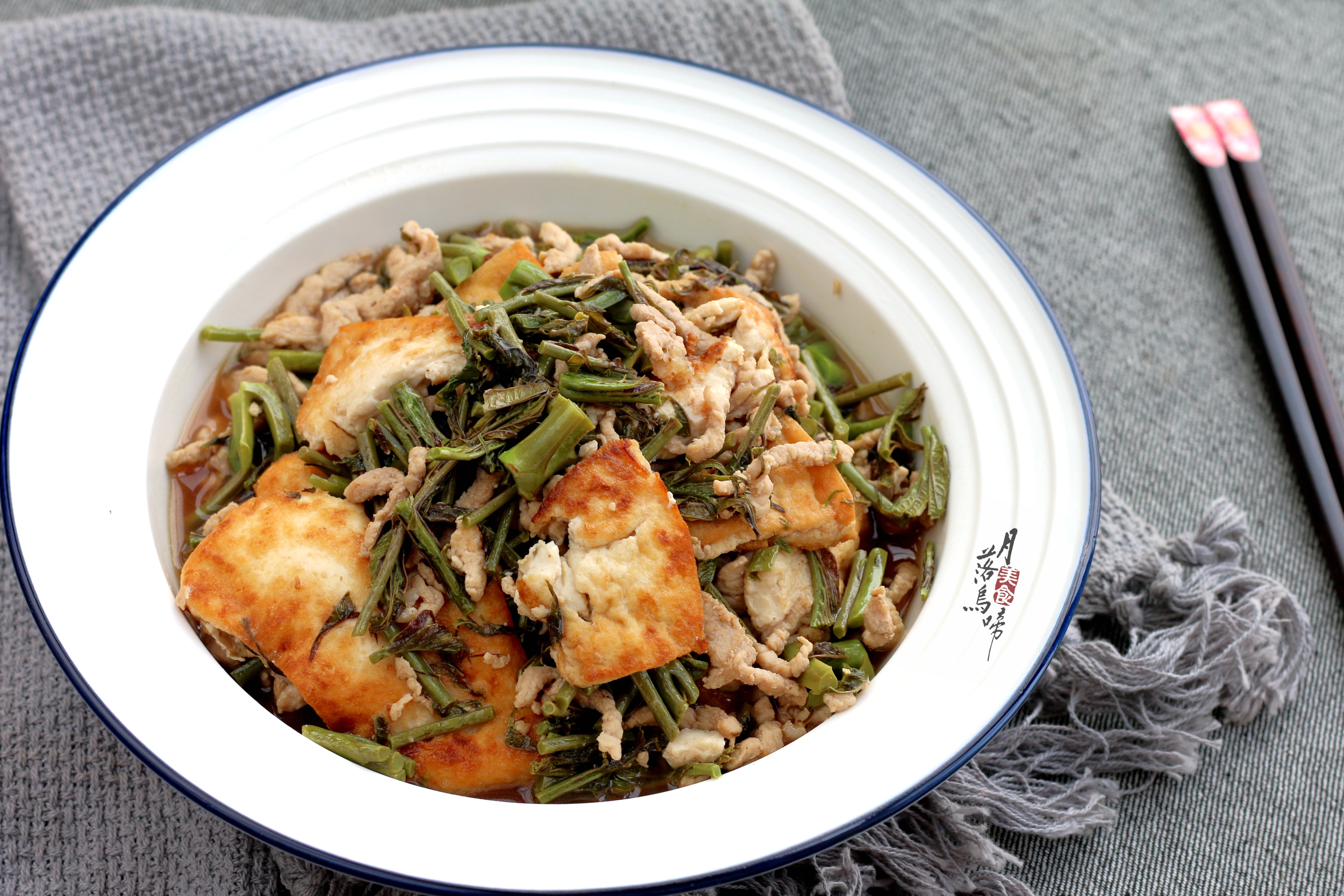 香椿炒鸡蛋香椿用不用炒一下,香椿和什么炒好吃呢